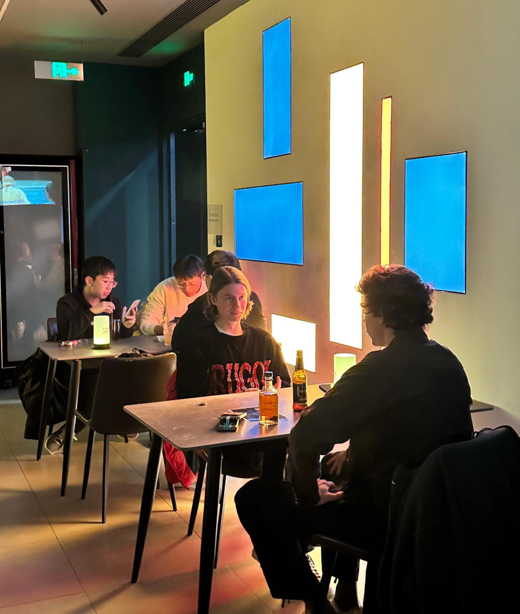 Dayin International Youth Hostel - Near East Nanjing Road & People'S Square & The Bund -Large Social Area -Bar -Cafe -Gym -Free Laundry Luggage Storage -24H Front Desk -English Service Shanghái Exterior foto